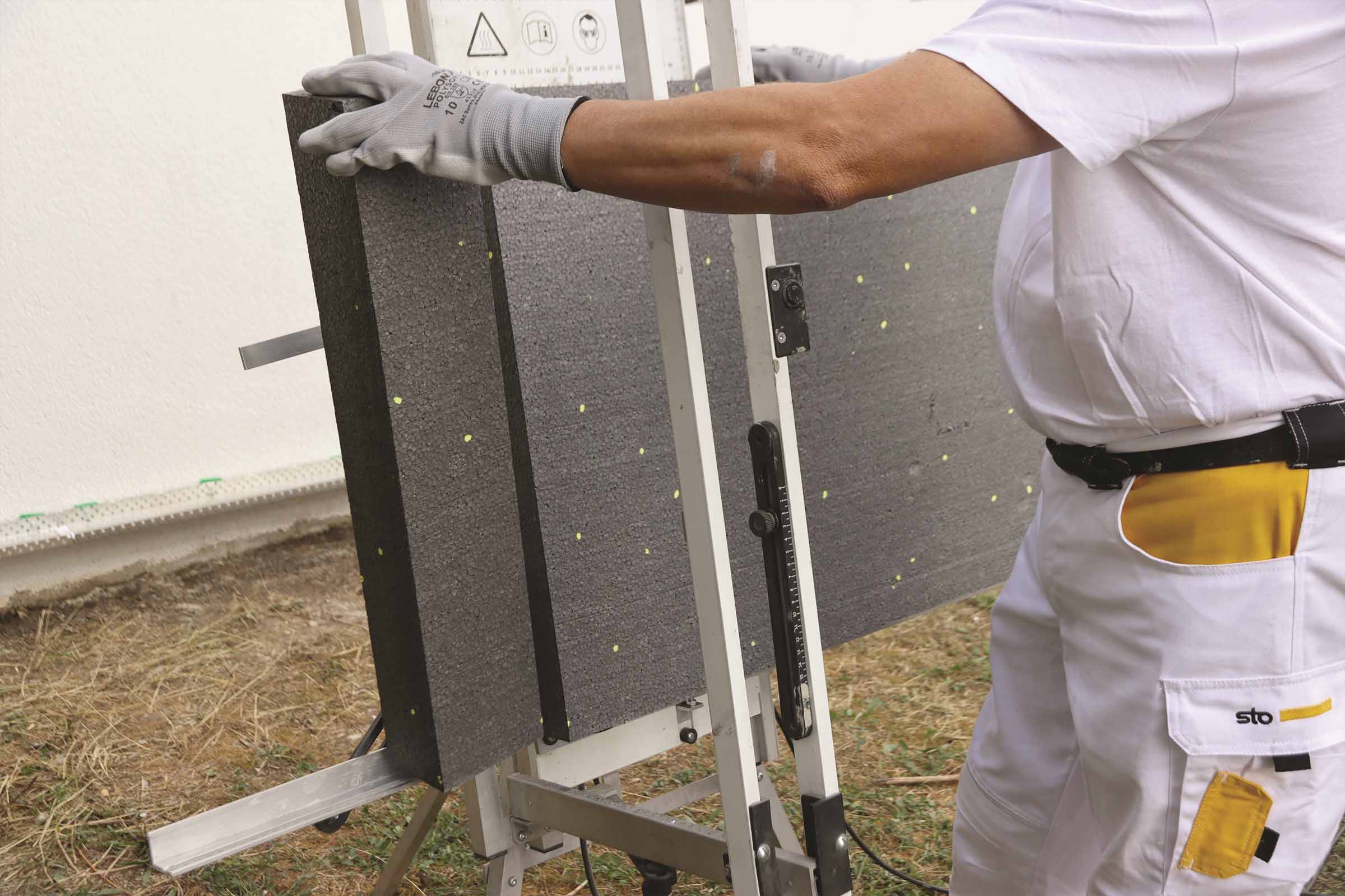 Découpe d’un panneau en PSE avec un Sto-Fil chaud