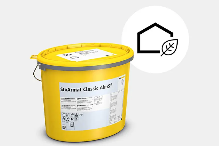 Système ITE Durable StoTherm AimS® : Sous-enduit avec matières premières renouvelables dans un seau jaune : StoArmat Classic AimS®