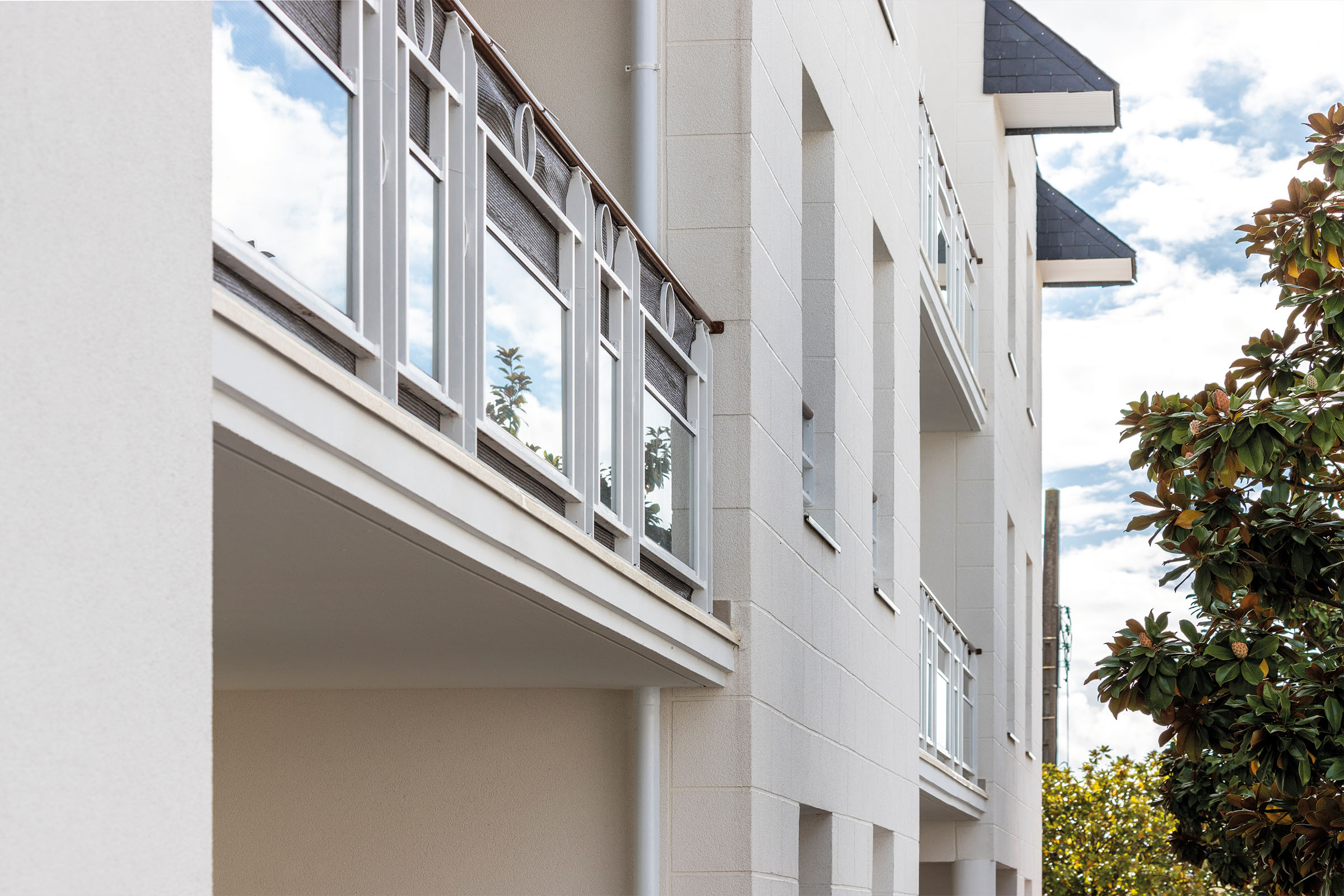 Sto - résidence Nautilus Carquefou - Liaison entre balcons et façades